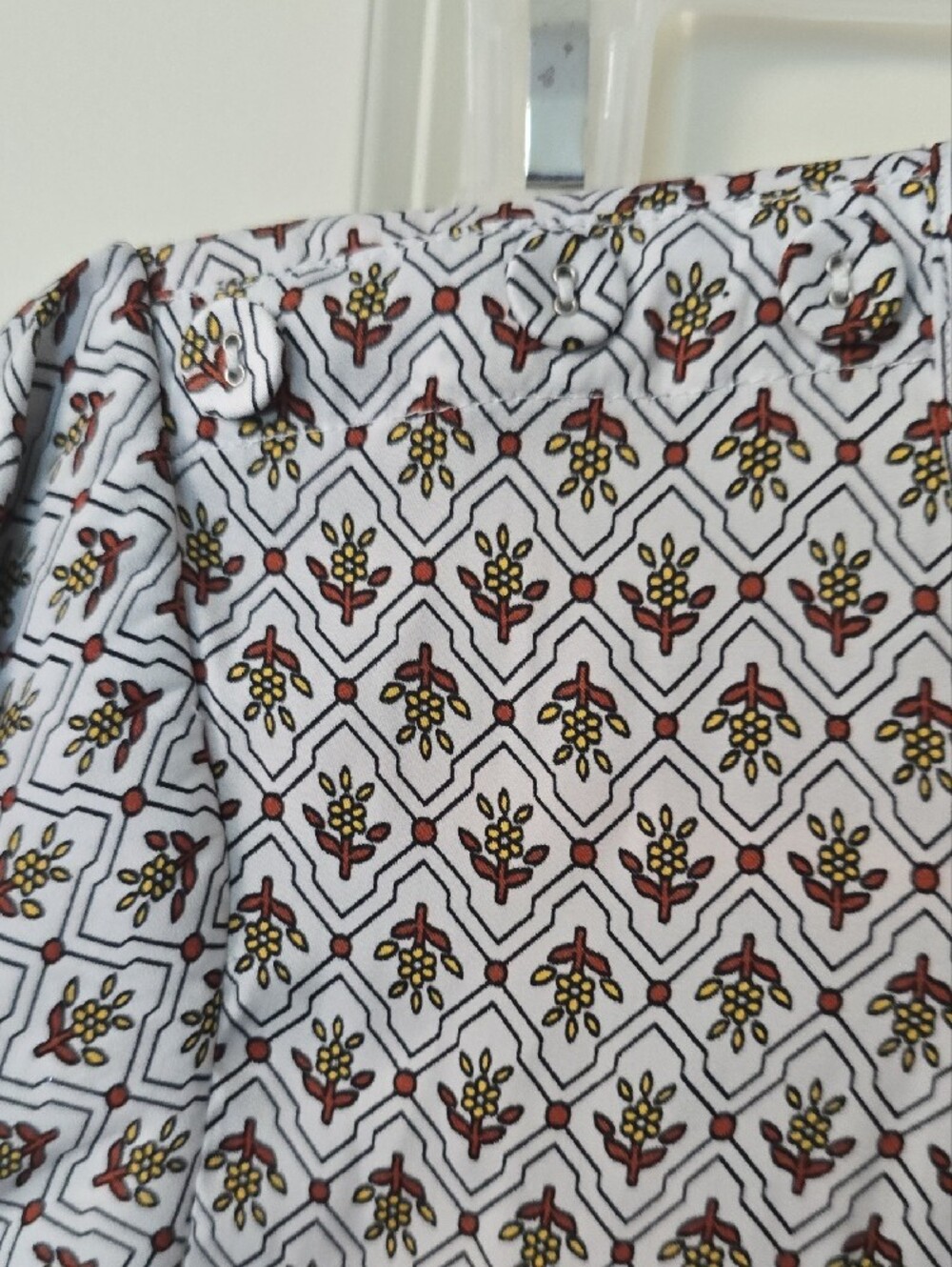 Liz Claiborne White Blouse with Brown Geometric Print - Picture 4 of 4
